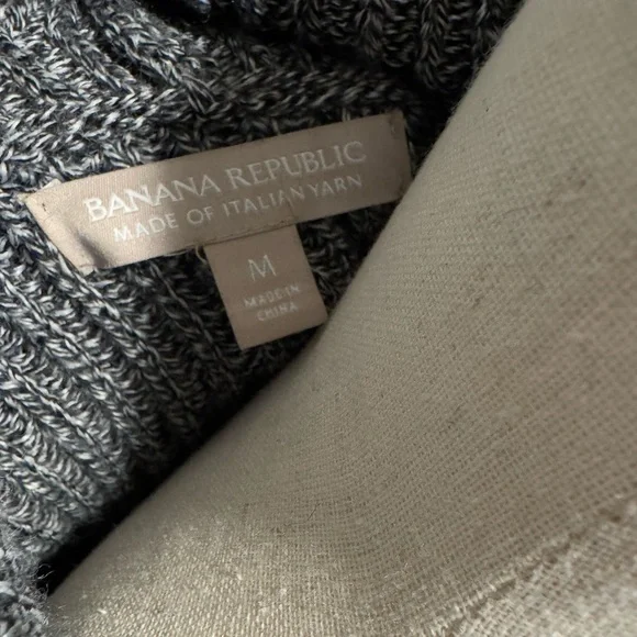 Banana Republic Oversized Italian Wool Turtleneck Sweater - Picture 3 of 5